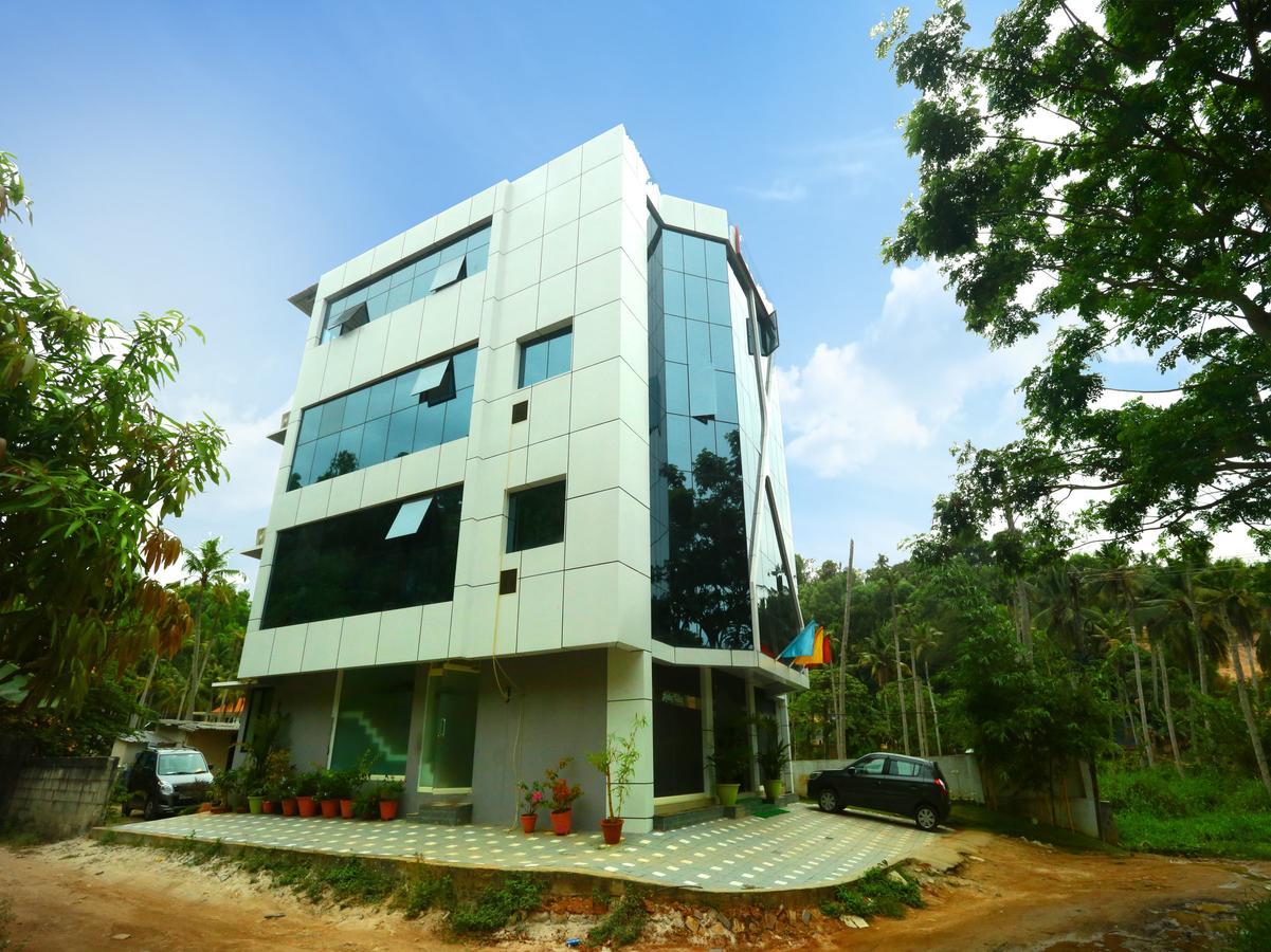 Oyo 9557 Near Kims Hospital Thiruvananthapuram Exterior foto
