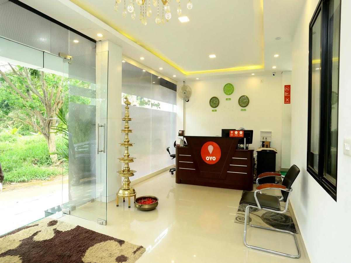 Oyo 9557 Near Kims Hospital Thiruvananthapuram Exterior foto